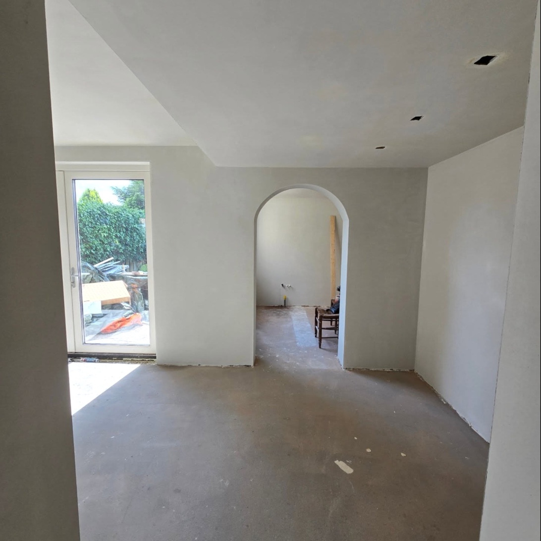 Arched doorway in plaster leading to the living room