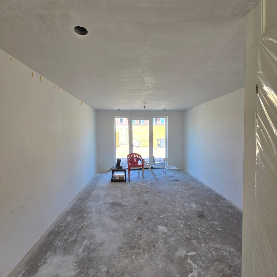 Long room with smoothly plastered walls and ceiling